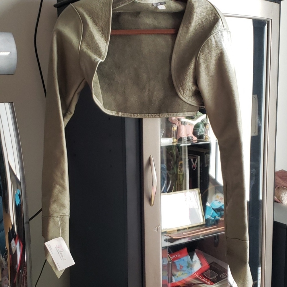 SOLD Cropped Leather jacket
